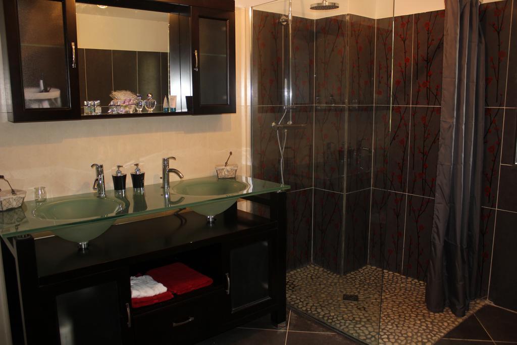 Gite De Bezut Baron  Room photo